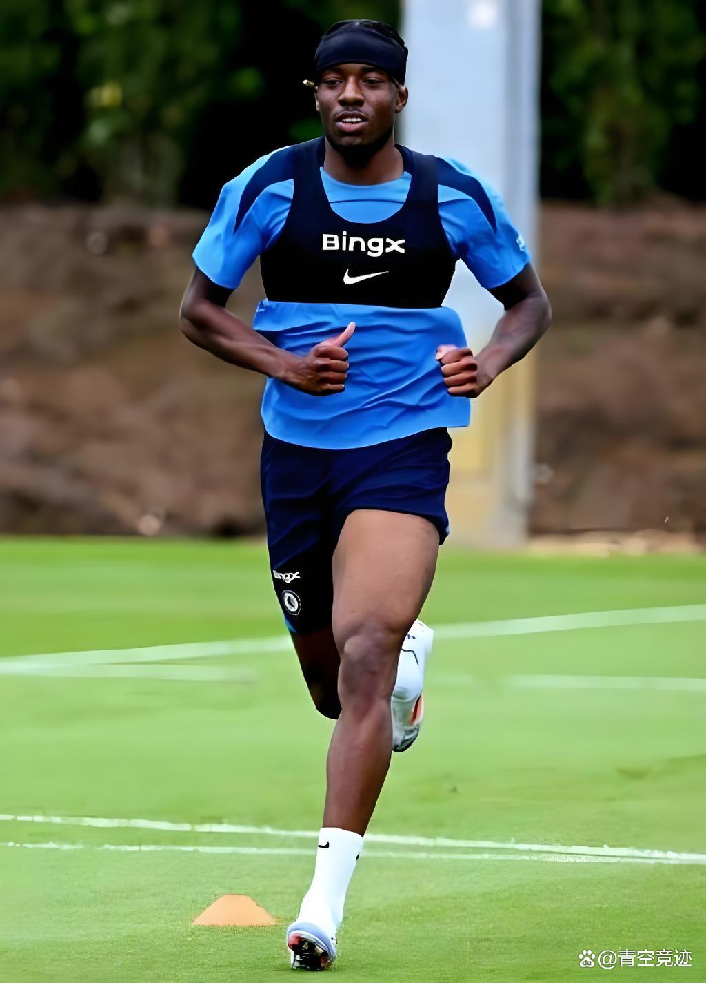 关于阿森纳前锋赞誉队友士气高涨信心十足的信息 关于阿森纳前锋赞誉队友士气高涨信心十足的信息