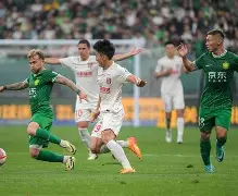 老妇人主场大胜，豪取四连胜稳坐积分榜榜首的简单介绍